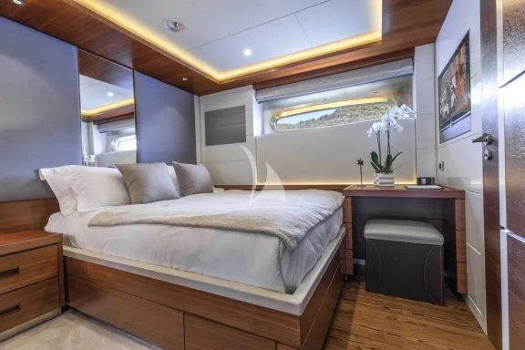 DOUBLE CABIN