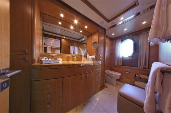 Bathroom of the one of the 2 almost identical Double Cabins