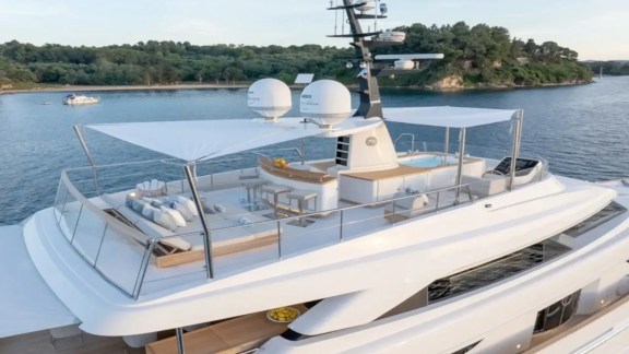 ZULU 3 sundeck