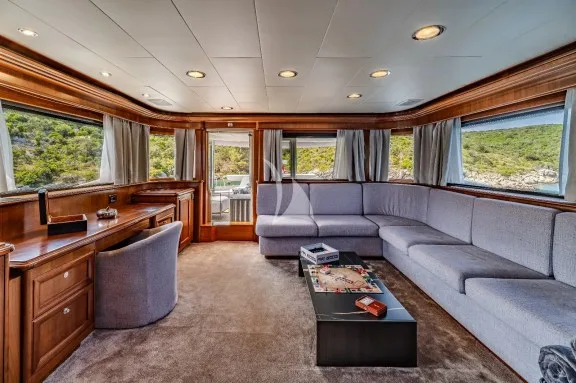 Flybridge salon