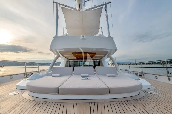 Main deck aft sun pads