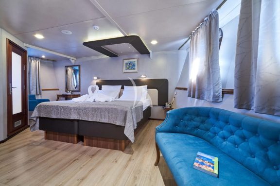 CASABLANCA twin cabin view