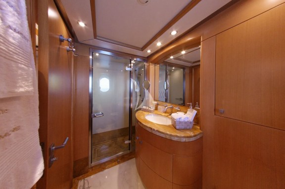 Bathroom of the one of the almost identical Twin cabins
