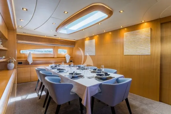 Full beam dining room on main deck