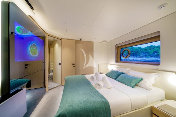 2x VIP cabins