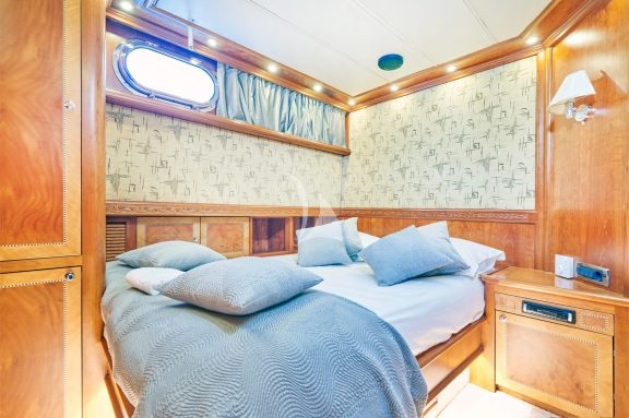 Image of LOTUS yacht #16