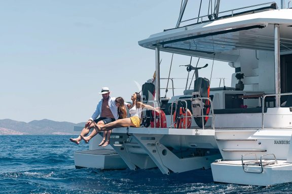 Hydraulic swimming platform