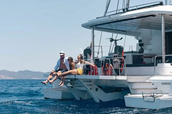 Hydraulic swimming platform