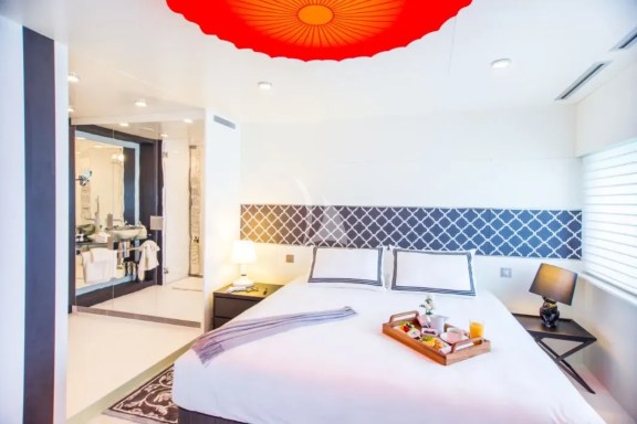 VIP WOW cabin