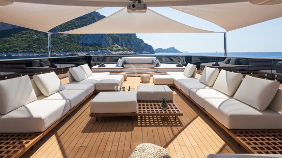 Image of BLACK SWAN yacht #31