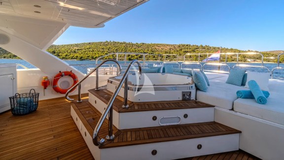 Arago Jaccuzi Sun Deck