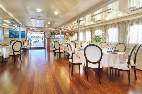 CASABLANCA dining area