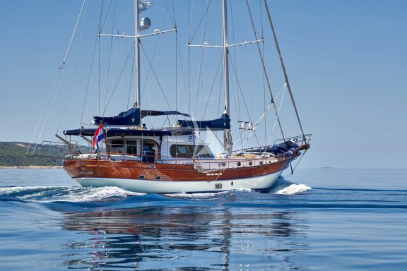 Image of LOTUS yacht #2