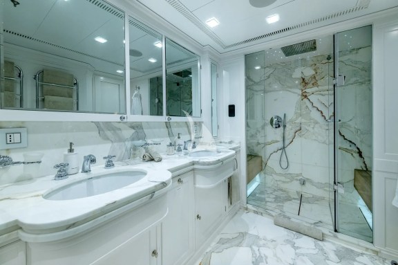 Master cabin en suite bathroom