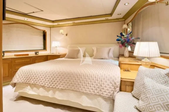 Interior double cabin