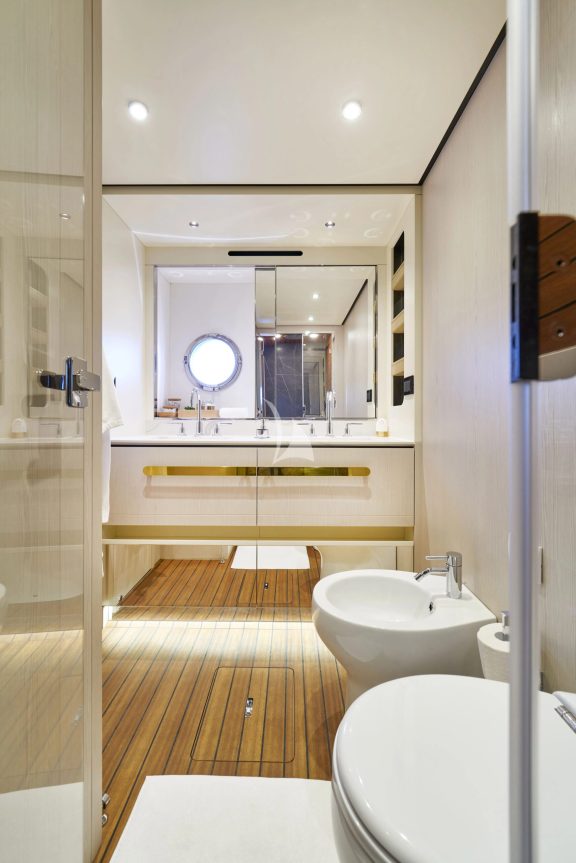 Master cabin bathroom
