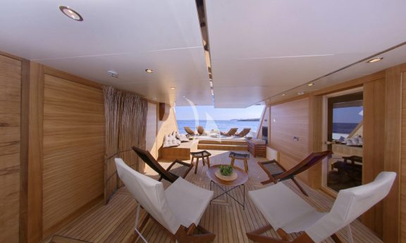 Beach Club with swimming platform (5 x 4.4m), sauna, shower & a wide range of gym equipment (36 sq.meters total)