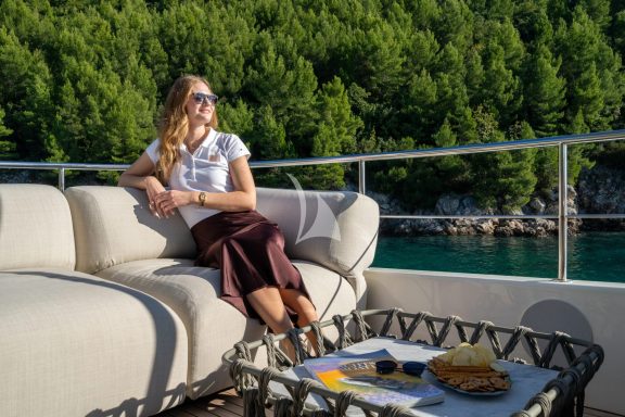 CLOUD 9 At the flybridge