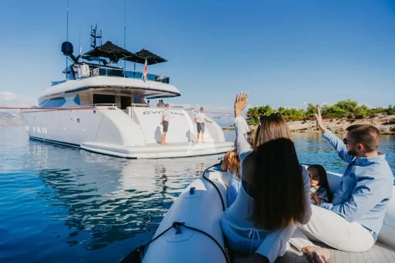 Image of Cynthia yacht #19