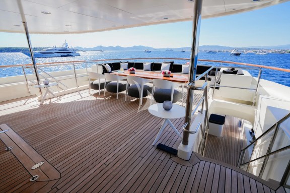 SUNDECK