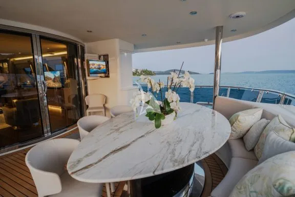 DREAM outdoor dining table