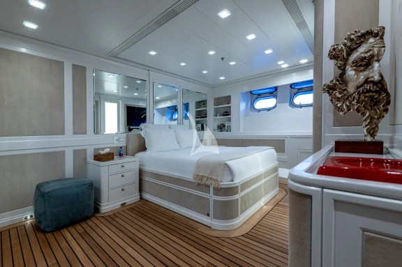 VIP cabin starboard