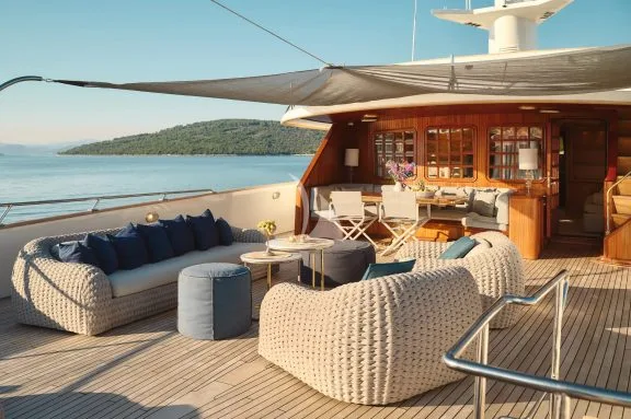 Exterior sitting area sun deck