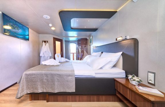 CASABLANCA double cabin view