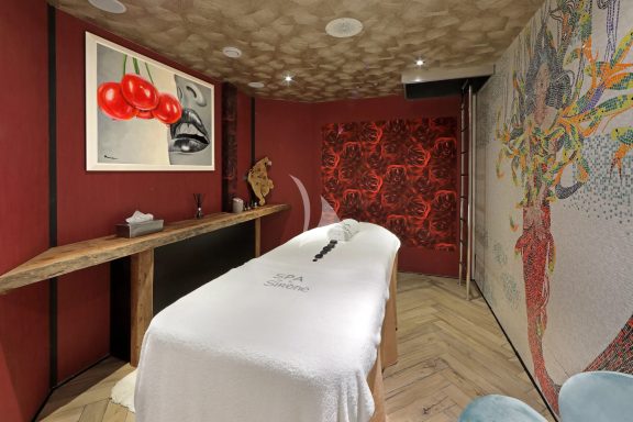 MASSAGE ROOM