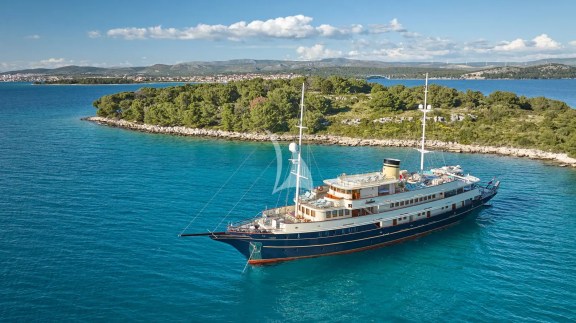 CASABLANCA anchored side view