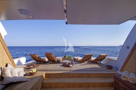 Beach Club with swimming platform (5 x 4.4m), sauna, shower & a wide range of gym equipment (36 sq.meters total)