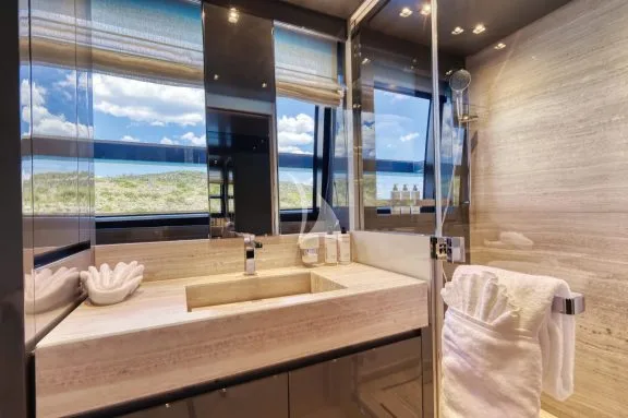 Master cabin en suite