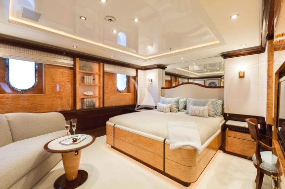 King Guest Stateroom, lower deck