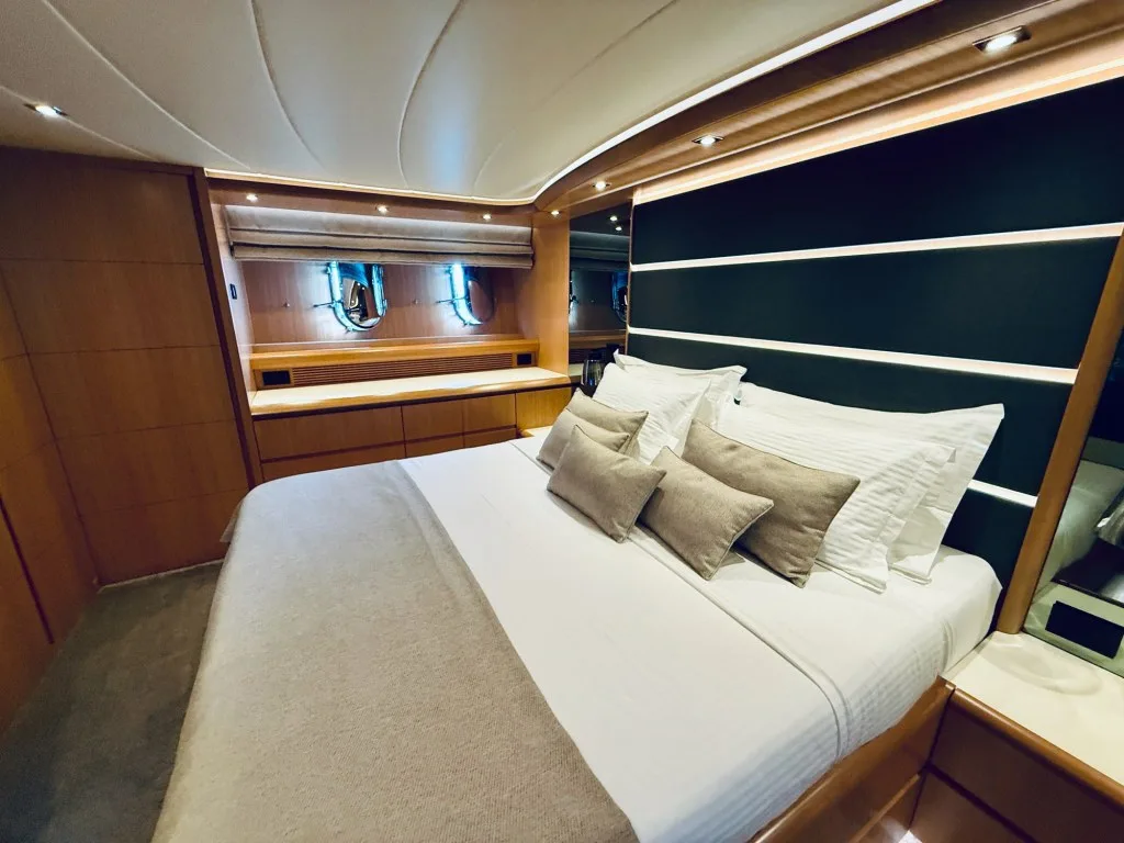 CYNTHIA, the master cabin bed