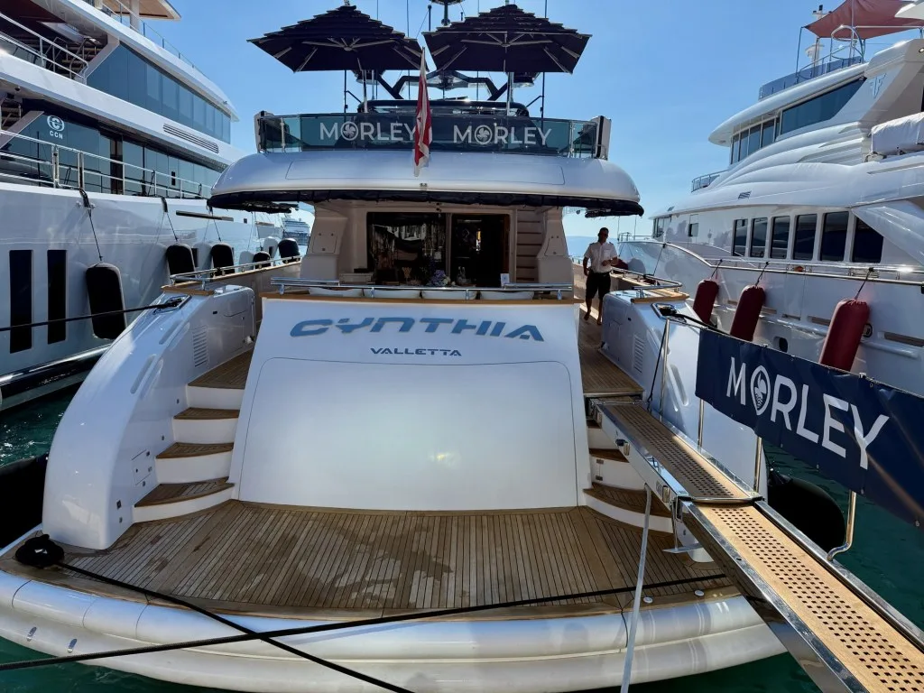 CYNTHIA Review: The 30-Knot 35m Maiora in Croatia Whose Crew Know When Not to Use the Speed