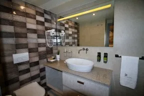 Real Yacht Image from Review