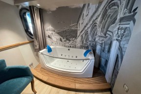 Real Yacht Image from Review