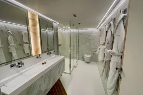Real Yacht Image from Review