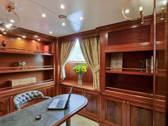 Image of OPTION B yacht #5