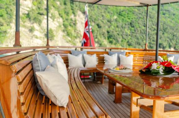 Image of OVER THE RAINBOW OF LONDON yacht #11