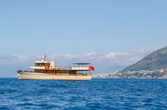 Image of OVER THE RAINBOW OF LONDON yacht #18