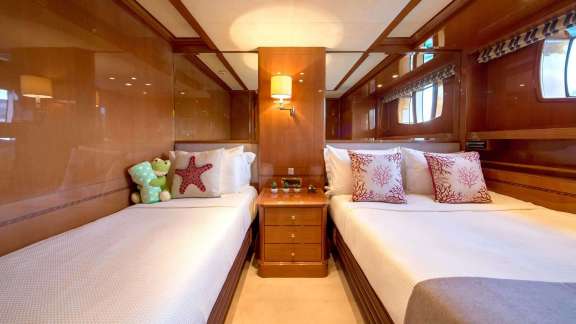 Image of REBECCA V yacht #8