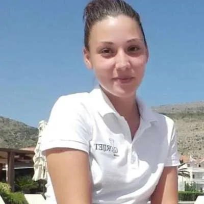 Stewardess Tina Paraman