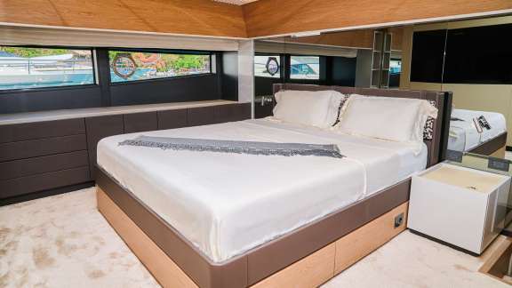 Image of MADRA II yacht #12