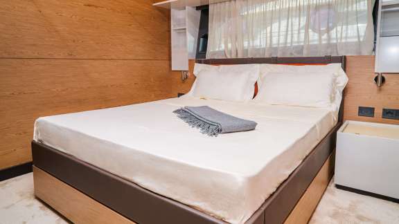 Image of MADRA II yacht #14