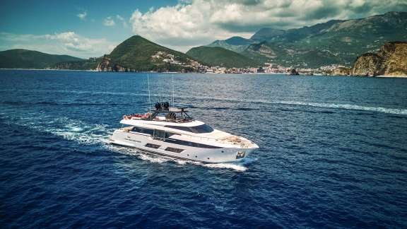 Image of MADRA II yacht #2