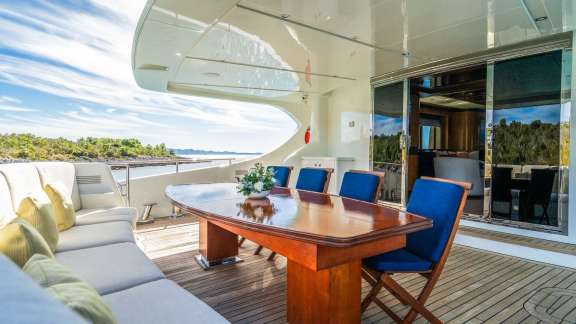 Main deck aft