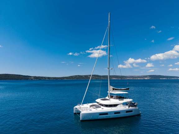 Image of CHAMPAGNE PLEASE yacht #16
