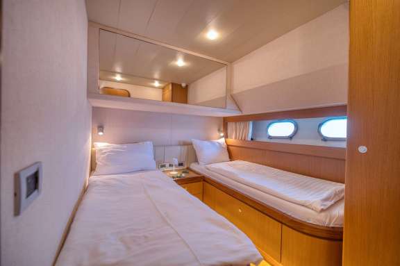 Image of Dominique yacht #9