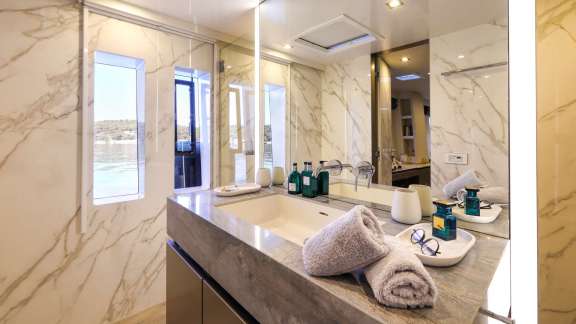 Image of HONEYBIRD yacht #14